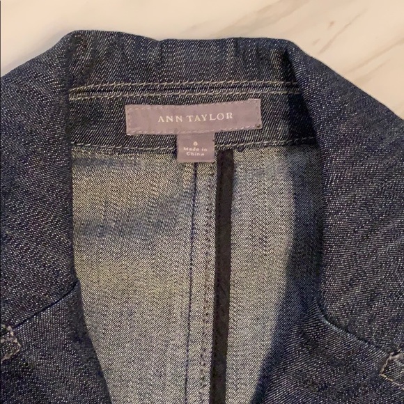 Ann Taylor Fitted Denim Blazer.  Sz 8. - Picture 3 of 4